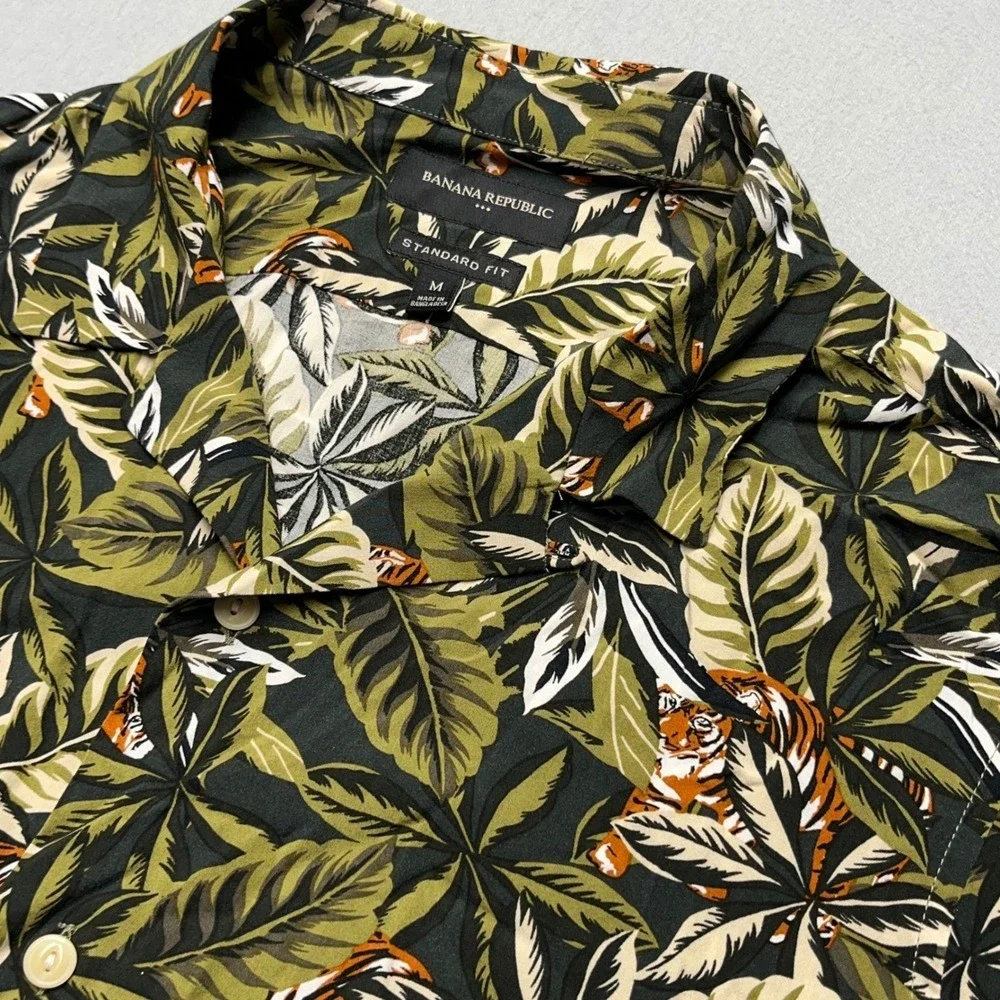 Banana Republic Mens M Standard Fit Tropical Tiger Leaf Print Rayon Shirt Olive